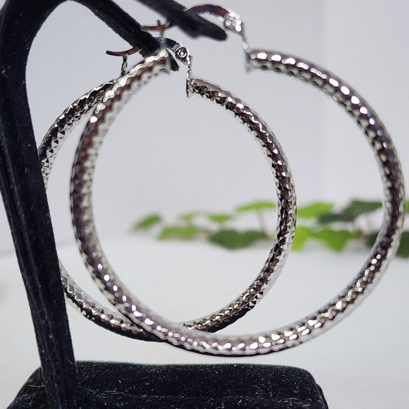 Silver Diamond Cut Design Hoop Earrings NEW - Picture 4 of 8